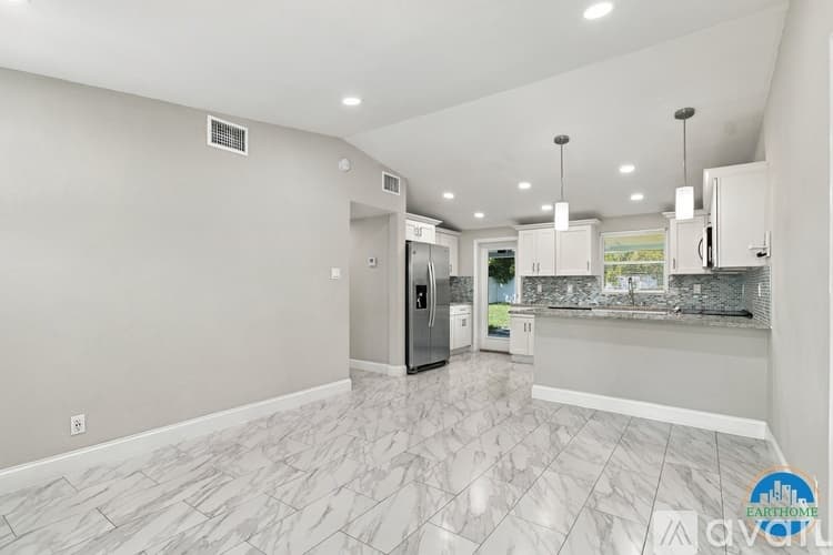 Tampa House: 3034 N 39th St