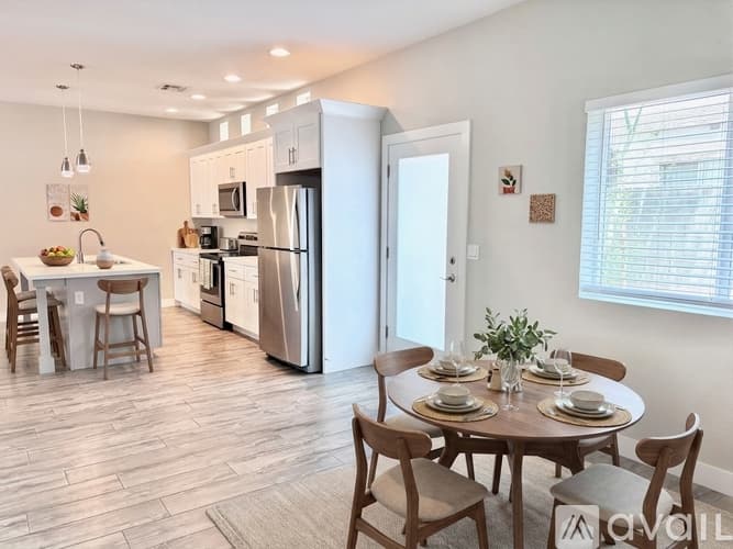 Phoenix Apartment: 3000 N 37th St