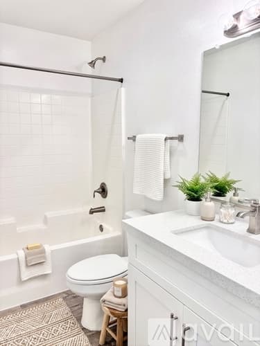 Phoenix Apartment: 3000 N 37th St
