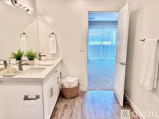 Phoenix Apartment: 3000 N 37th St