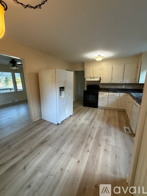 Greenville House: 6 Harding Dr