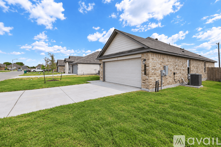 Belton House: 1237 Dowdy Dr