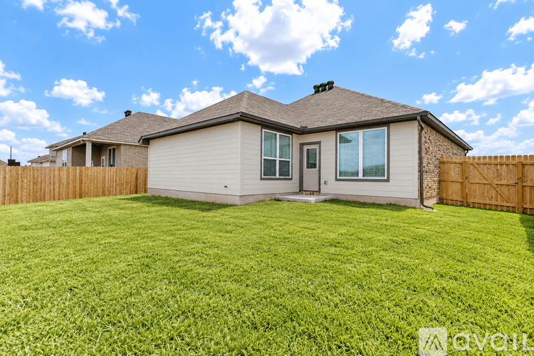 Belton House: 1237 Dowdy Dr
