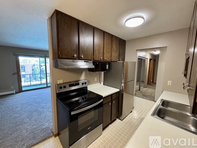 West St Paul Condo: 255 Westview Dr