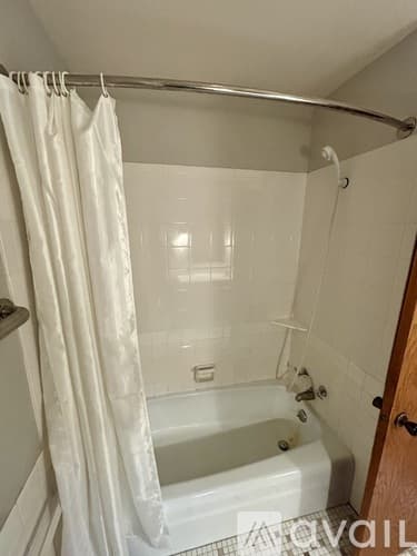 West St Paul Condo: 255 Westview Dr