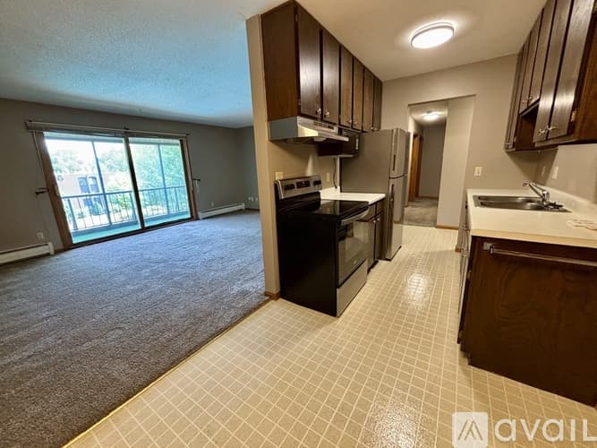 West St Paul Condo: 255 Westview Dr