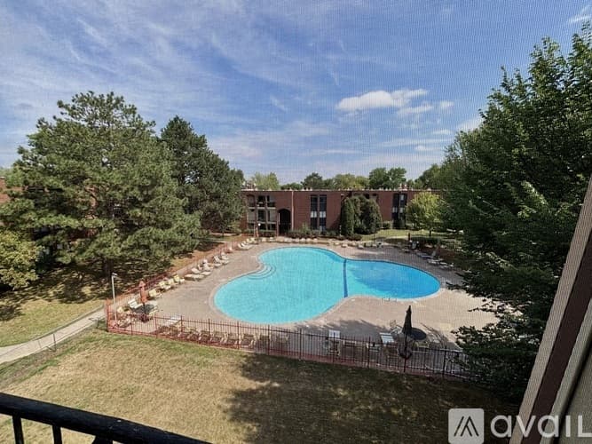 West St Paul Condo: 255 Westview Dr