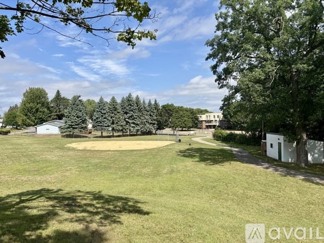 West St Paul Condo: 255 Westview Dr