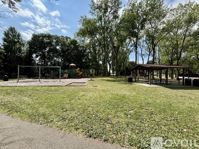 West St Paul Condo: 255 Westview Dr