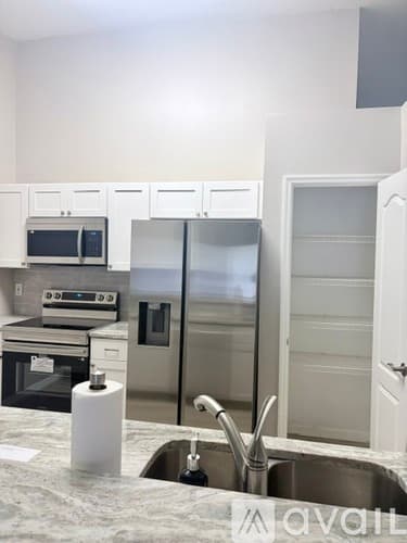 Clermont House: 648 Harbor Villa Court