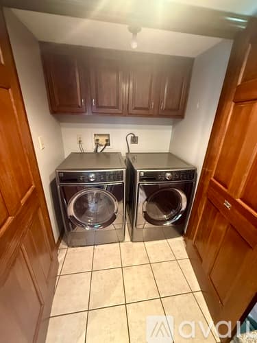 Columbus House: 7451 Mapleleaf Ct