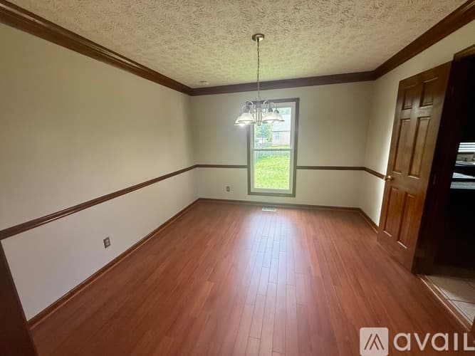 Columbus House: 7451 Mapleleaf Ct