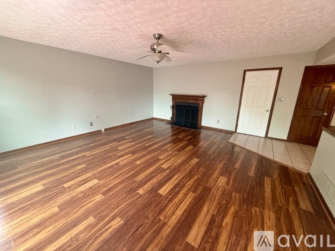 Columbus House: 7451 Mapleleaf Ct
