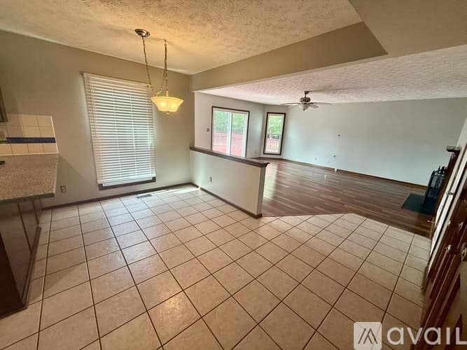 Columbus House: 7451 Mapleleaf Ct