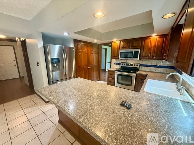 Columbus House: 7451 Mapleleaf Ct