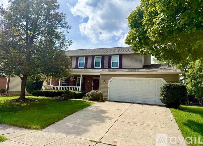 Columbus House: 7451 Mapleleaf Ct