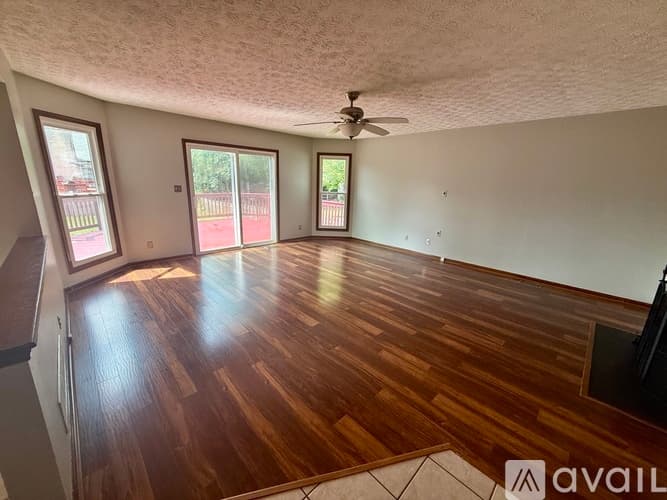 Columbus House: 7451 Mapleleaf Ct