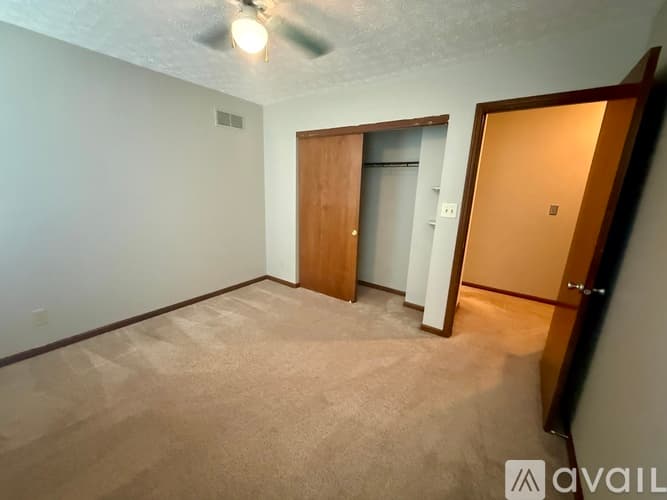 Columbus House: 7451 Mapleleaf Ct