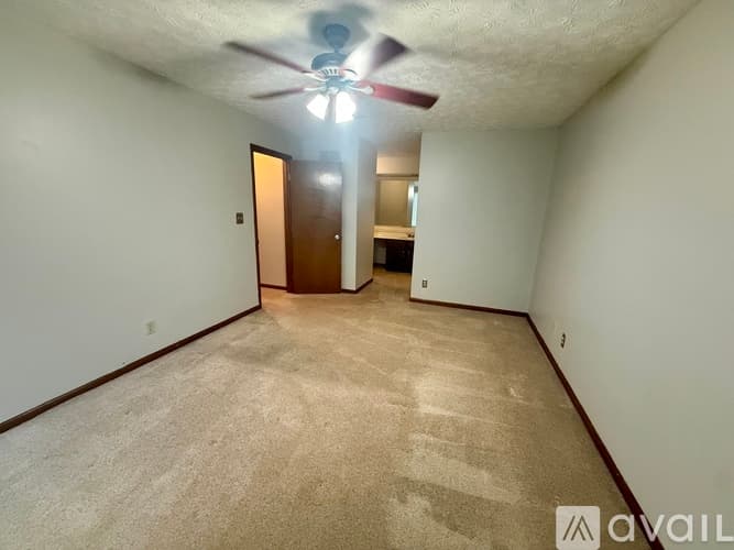 Columbus House: 7451 Mapleleaf Ct