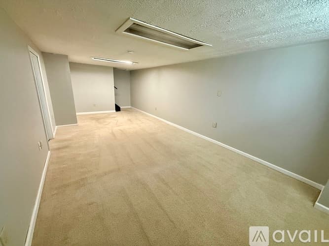 Columbus House: 7451 Mapleleaf Ct
