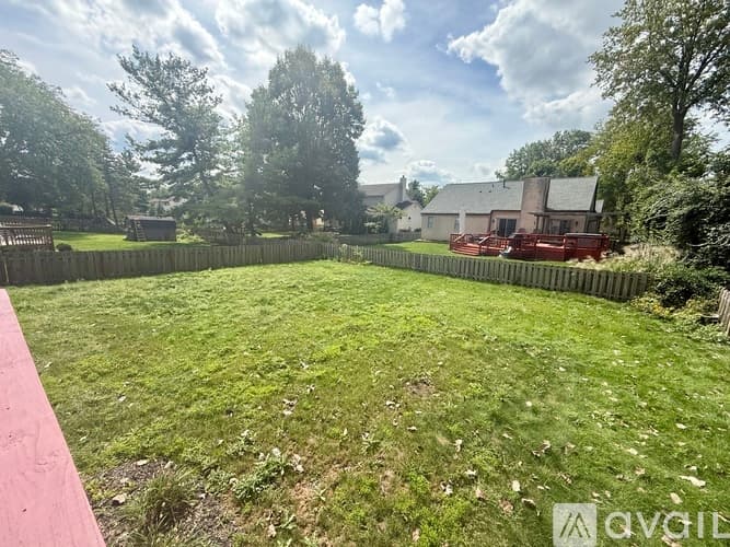 Columbus House: 7451 Mapleleaf Ct