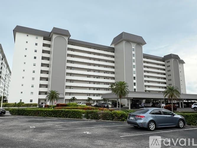 St Petersburg Condo: 5130 Brittany Drive S Unit 408