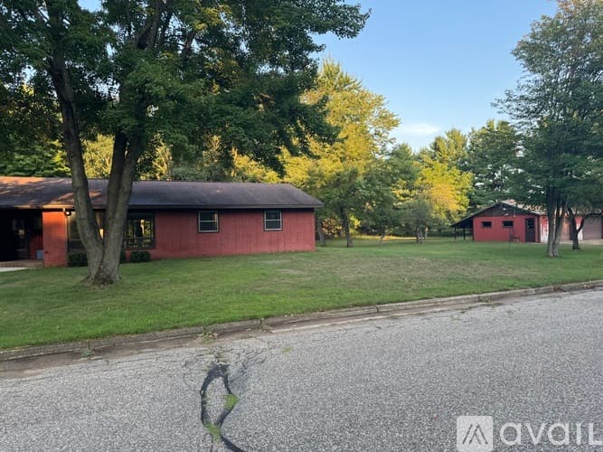 Wisconsin Rapids House: 2100 42nd St N