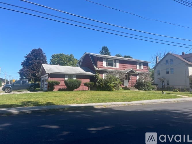 Webster Apartment: 60 Slater St