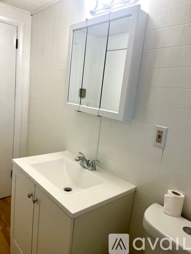 Webster Apartment: 60 Slater St