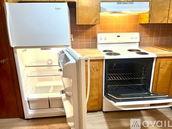 Webster Apartment: 60 Slater St