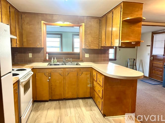 Webster Apartment: 60 Slater St