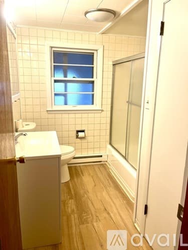 Webster Apartment: 60 Slater St