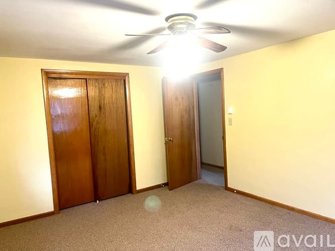 Webster Apartment: 60 Slater St