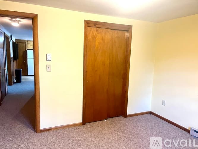 Webster Apartment: 60 Slater St