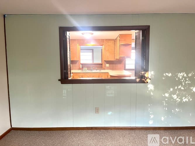 Webster Apartment: 60 Slater St