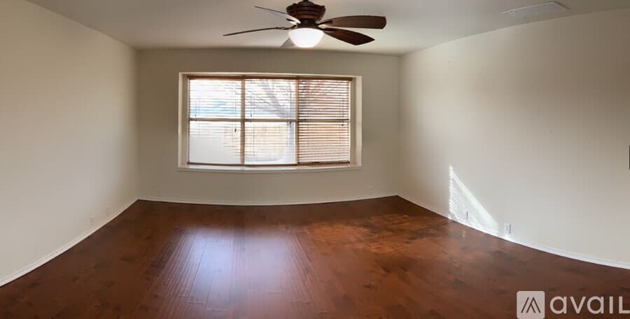 Fort Worth House: 1604 Desperado Road