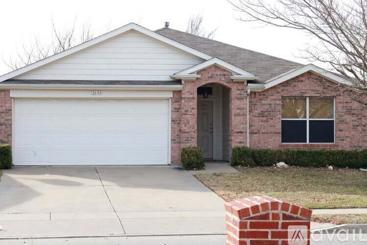 Fort Worth House: 1604 Desperado Road