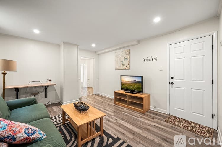 Royersford Apartment: 128 Adams Street