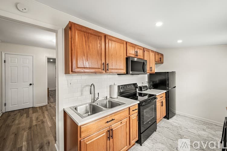 Royersford Apartment: 128 Adams Street