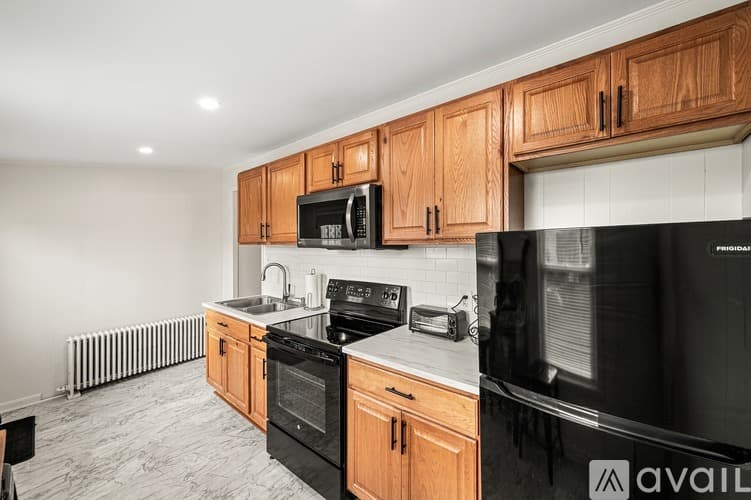 Royersford Apartment: 128 Adams Street