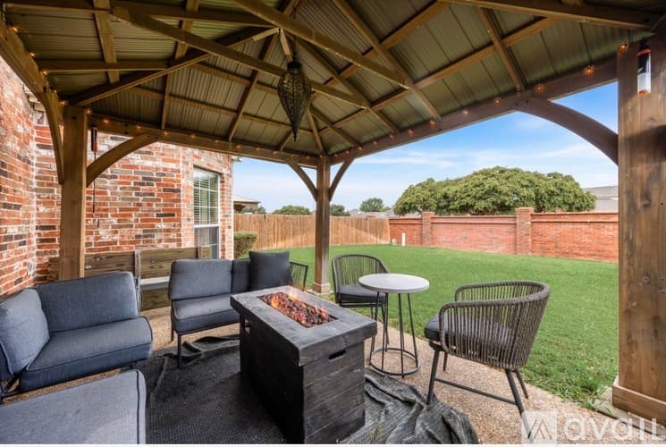 Fort Worth House: 4532 Tacoma Terrace