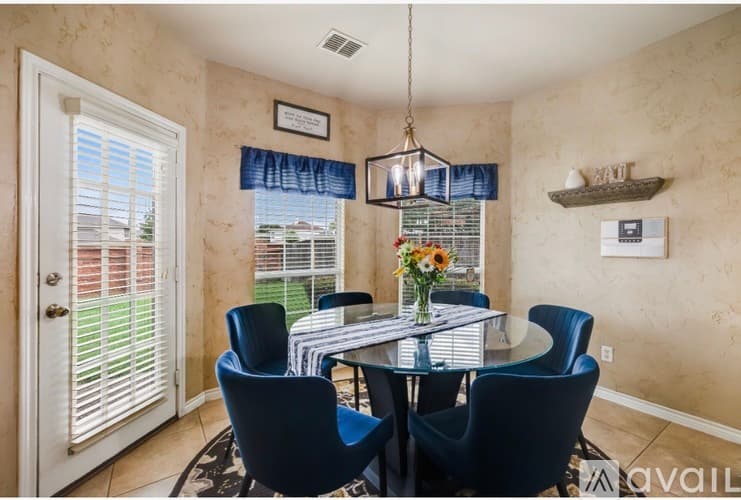 Fort Worth House: 4532 Tacoma Terrace