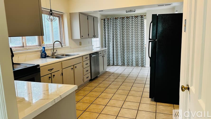 Brentwood House: 8506 Eulalie Avenue