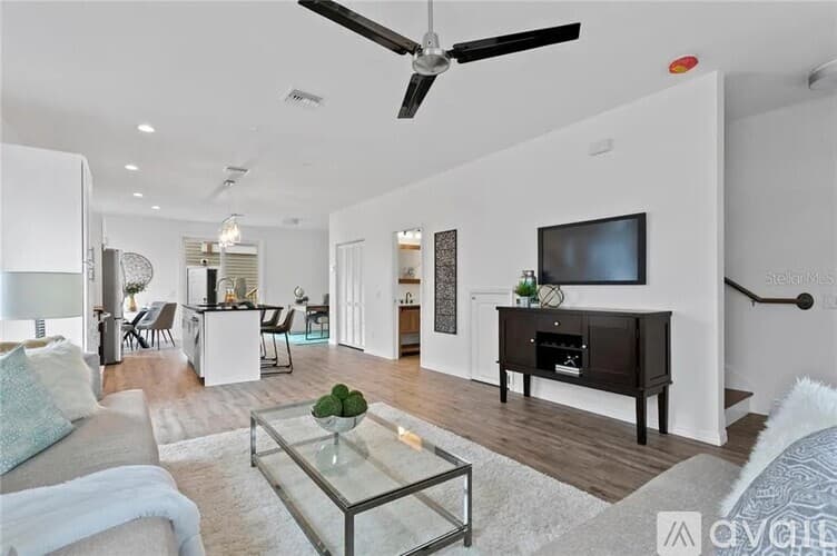 Clearwater Townhome: 1277 Park St
