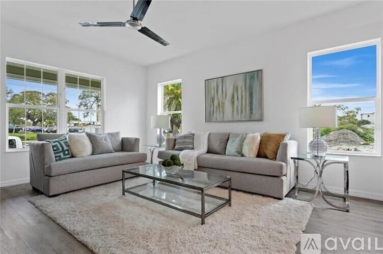 Clearwater Townhome: 1277 Park St