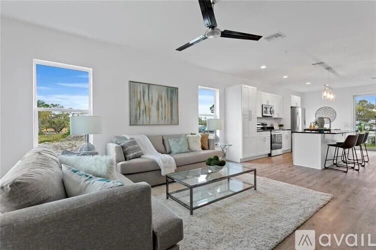 Clearwater Townhome: 1277 Park St