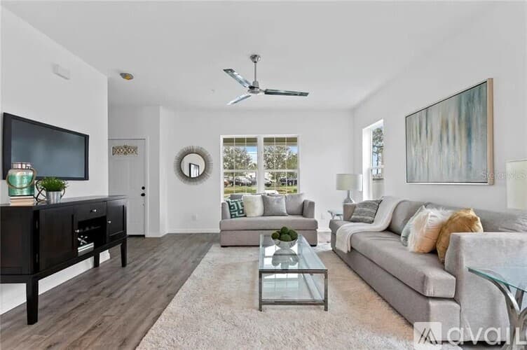 Clearwater Townhome: 1277 Park St