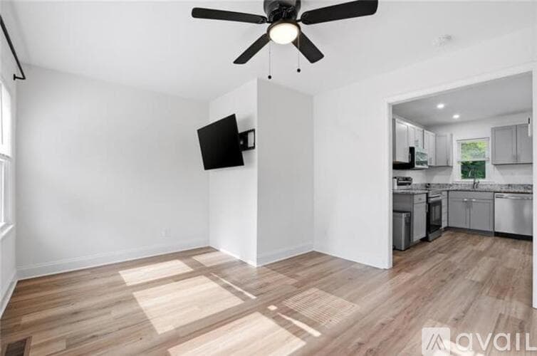 Atlanta House: 320 Camfield Court Southwest