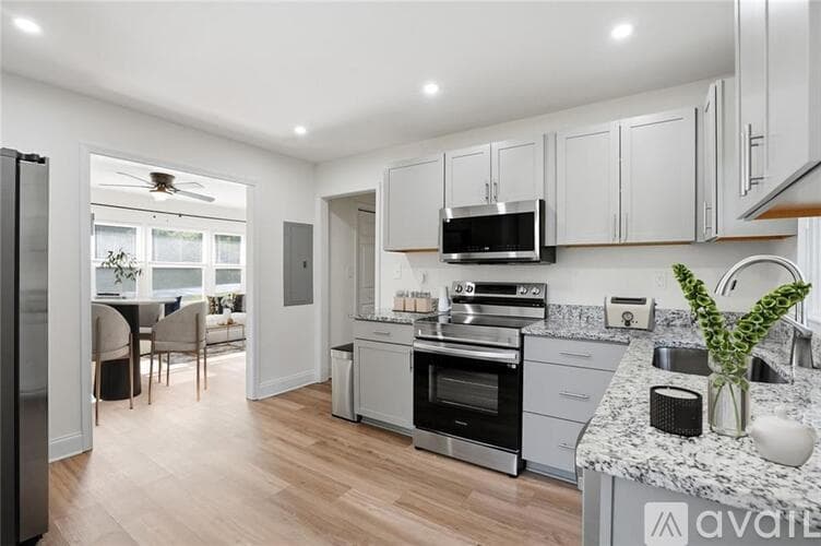 Atlanta House: 320 Camfield Court Southwest