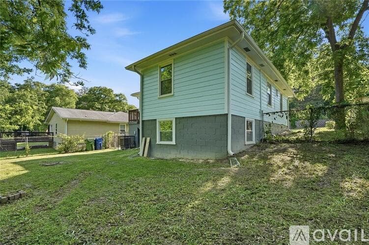 Atlanta House: 320 Camfield Court Southwest